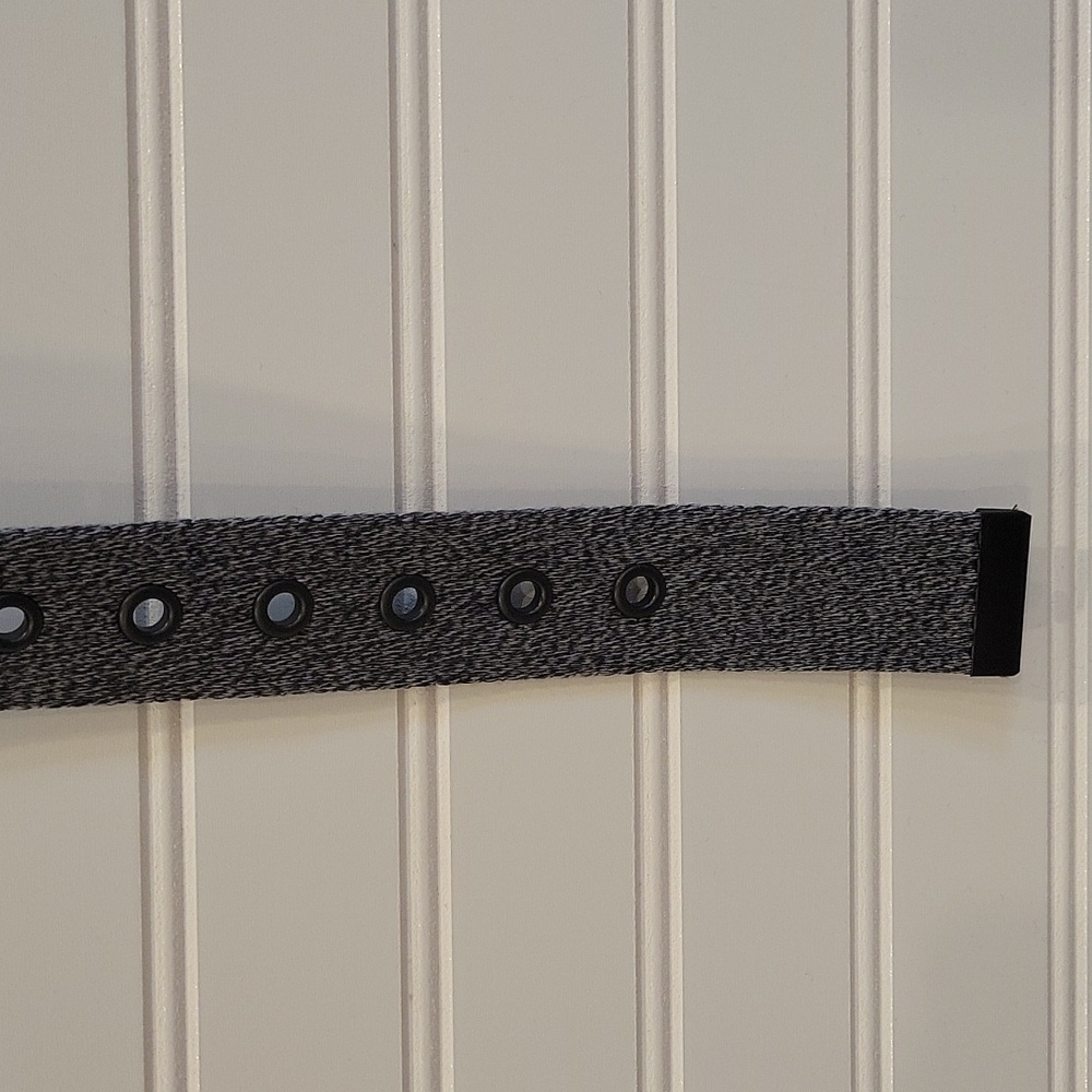 Express men's belt 30/32. Bought recently and doesn’t fit me.